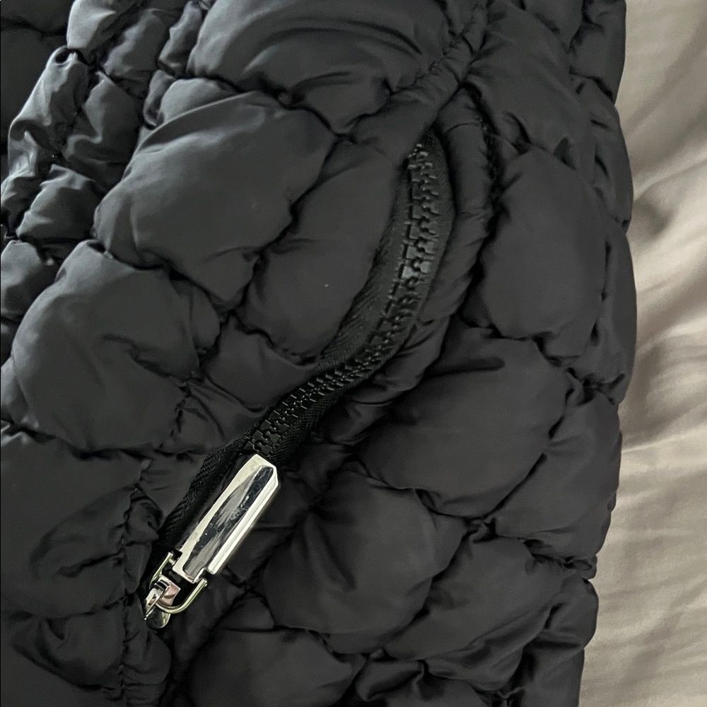 Quilted Black Shoulder or Crossbody Bag - Picture 3 of 4